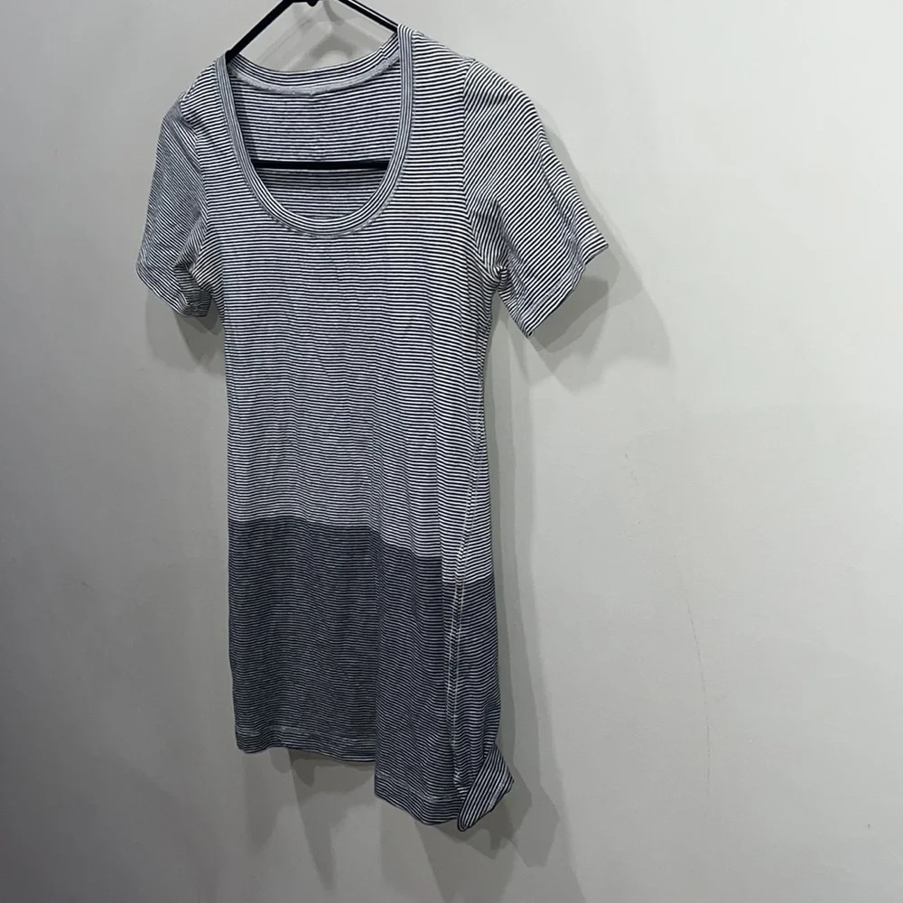Lululemon size 4  shirt - Picture 2 of 5